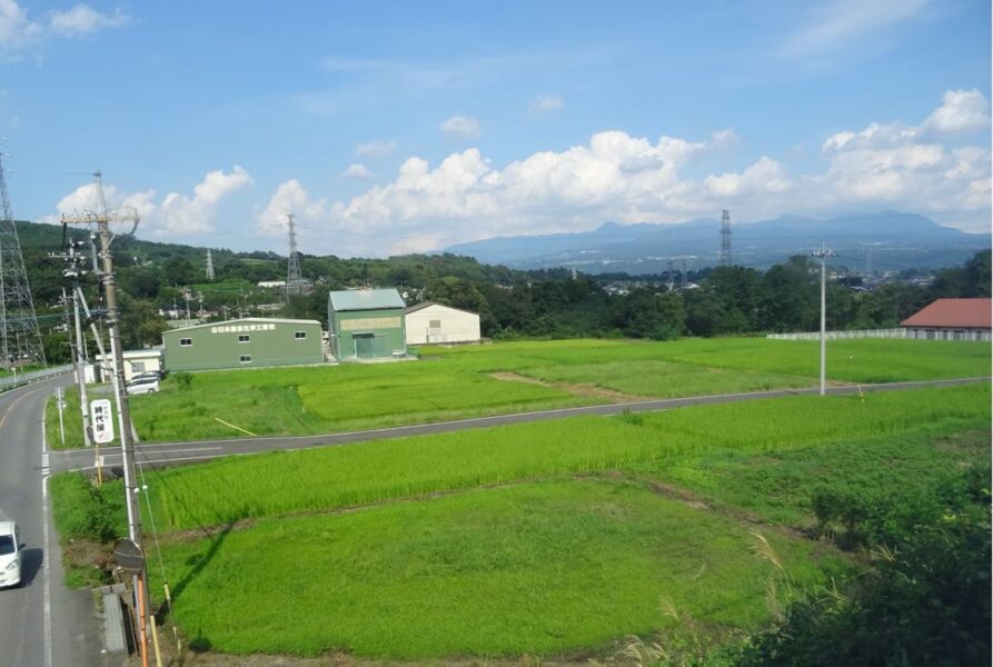 吾妻線から赤城山が見える