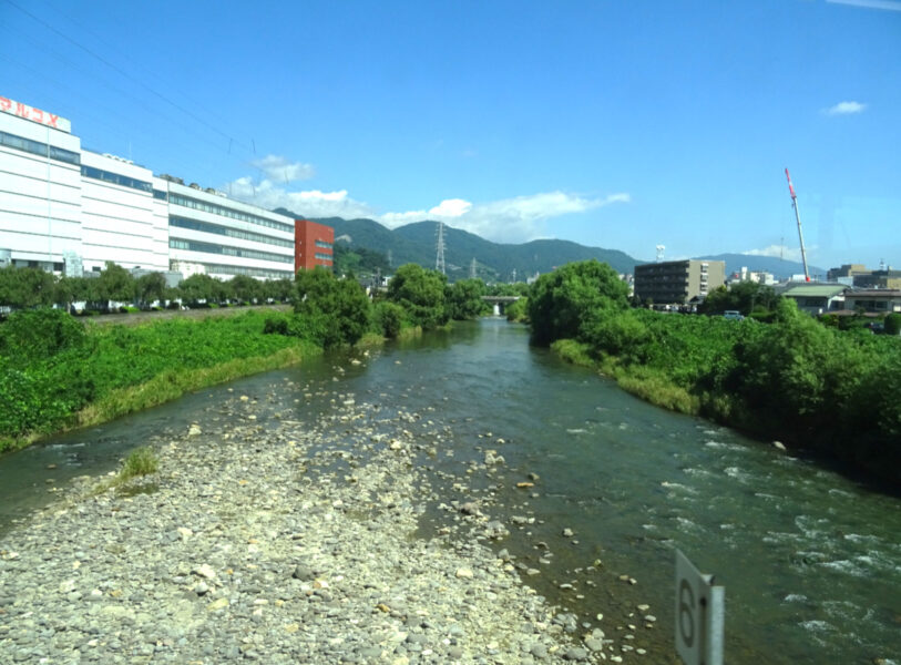篠ノ井線から見る裾花川