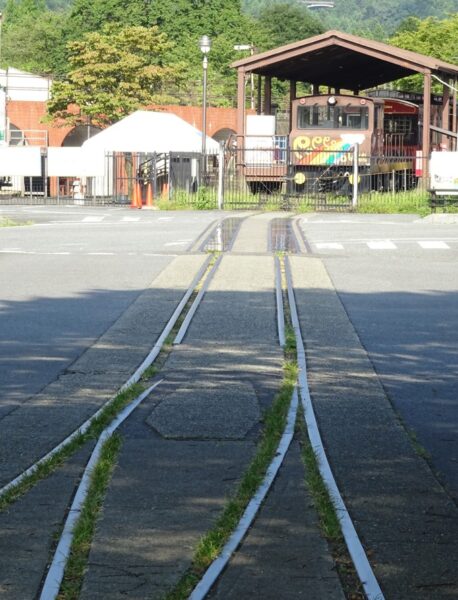 横川駅から碓氷鉄道博物館に続く線路