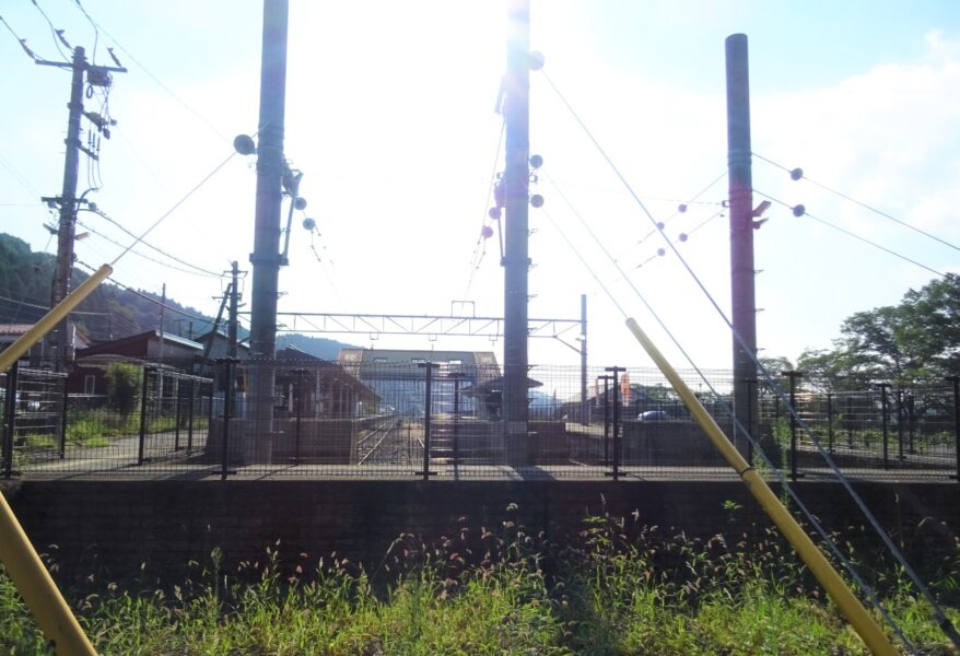 横川駅のホームから前橋方面