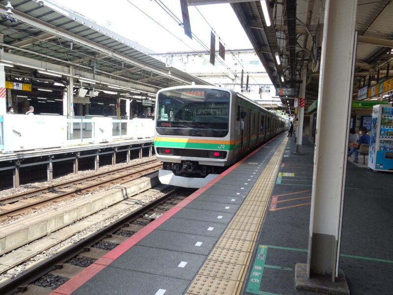 上野駅に停車中のE231系