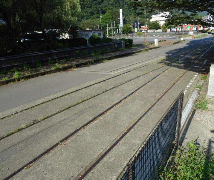 横川駅の横にある旧信越本線の線路