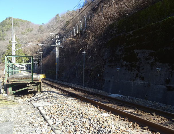 金野駅前から天竜峡方面を見る