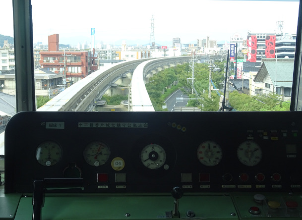 北九州モノレールの運転台