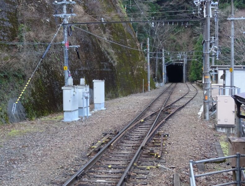 小和田駅の線路分岐