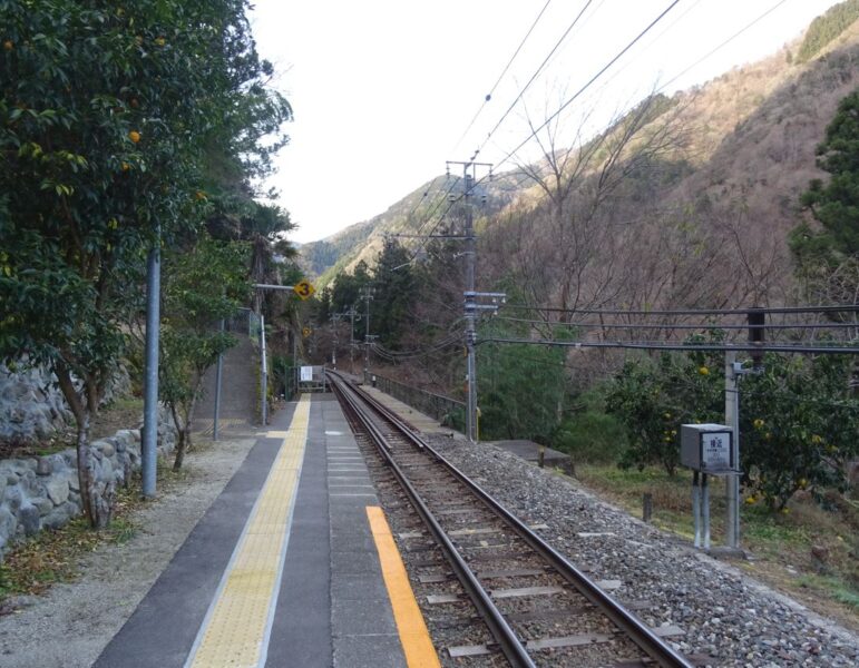 中井侍駅のホームから小和田駅方面