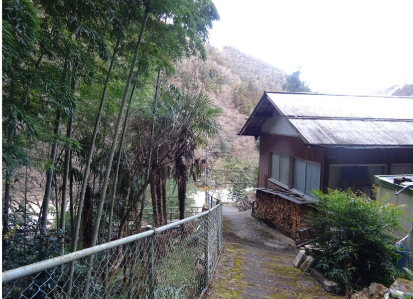 中井侍駅の入口