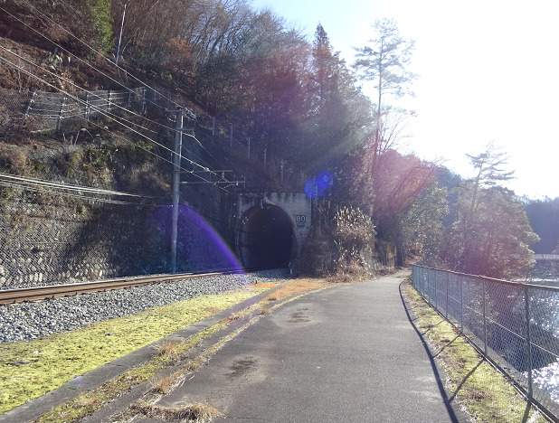 為栗駅前のトンネル