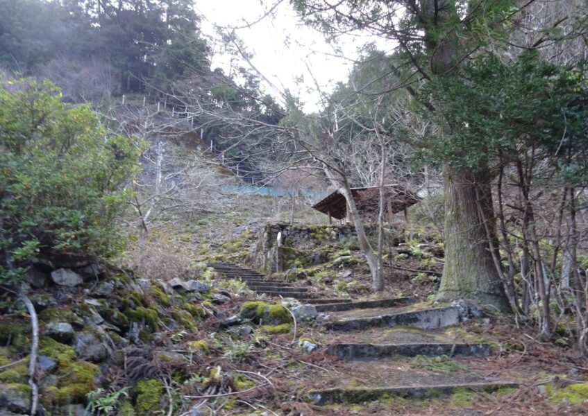 小和田駅前の階段