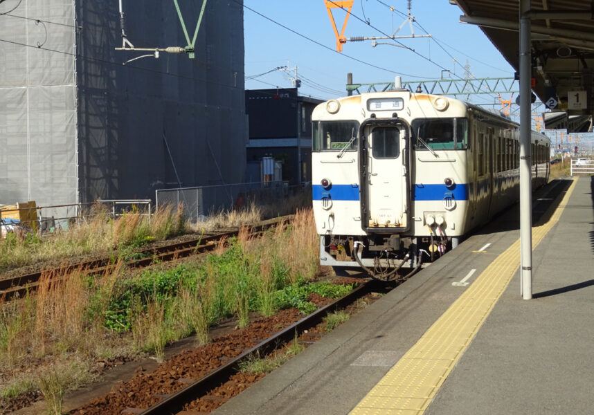 三角線の普通列車