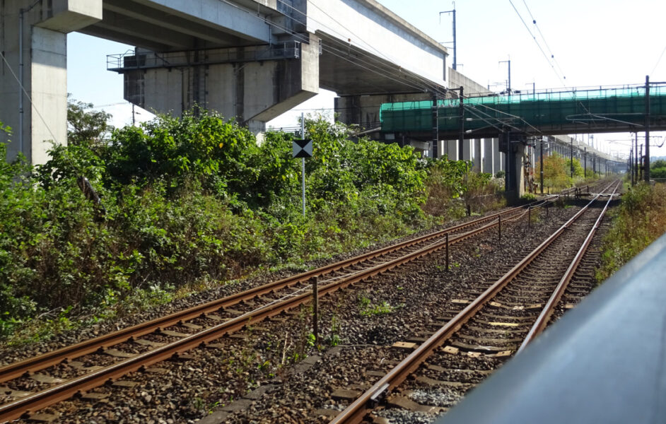 鹿児島本線と分岐する三角線