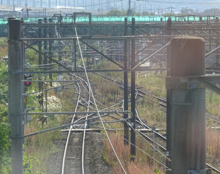 宇土駅で分岐する鹿児島本線と三角線