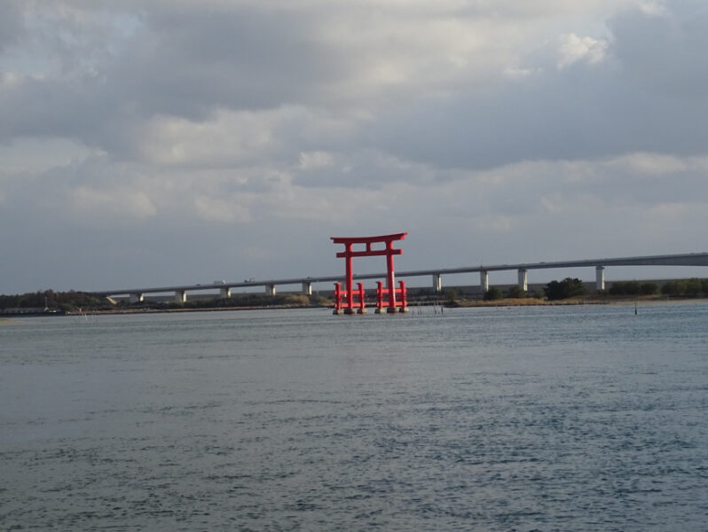 浜名湖の中心にある鳥居