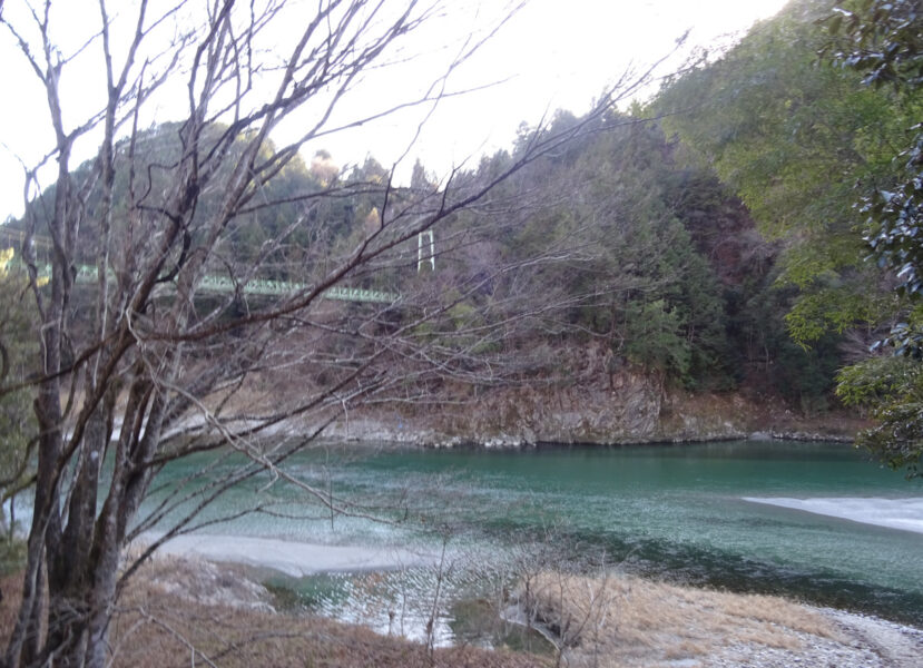 天竜川が近くで流れる