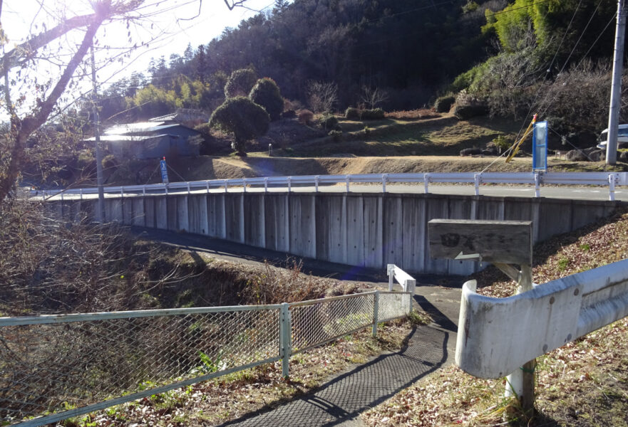 田本駅に続く道