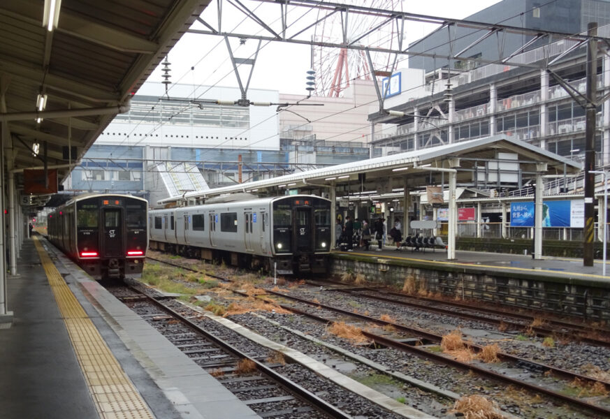 鹿児島中央駅に停車中の普通列車