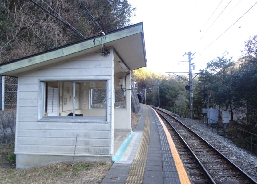 田本駅の待合室
