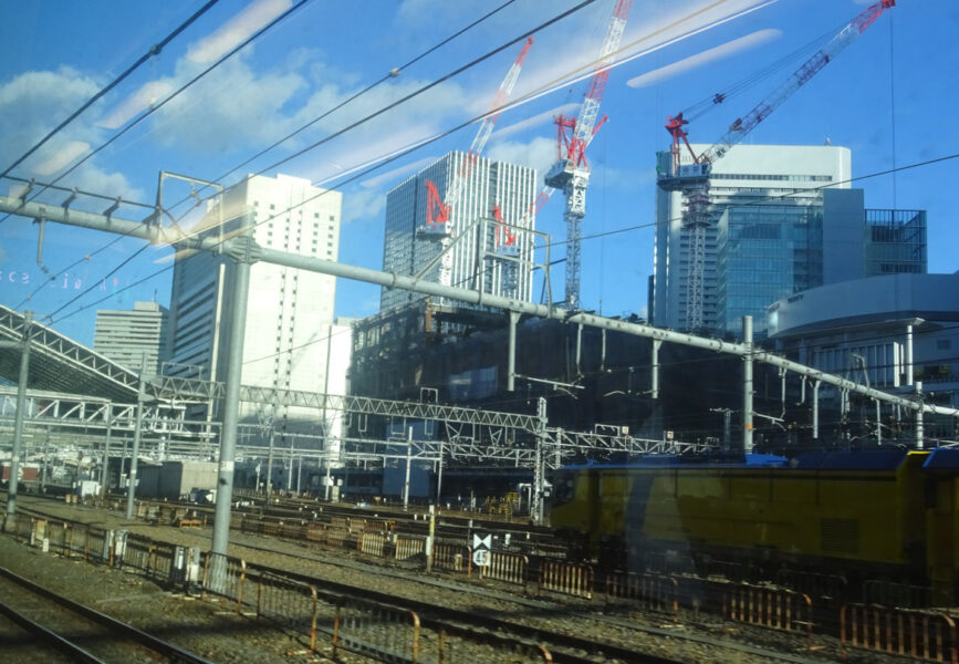 大阪駅手前のビル群