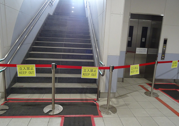 佐世保駅の５・６番ホームへの階段は立入禁止