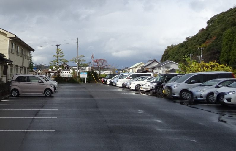 倉吉線跡を倉吉駅方面に歩く