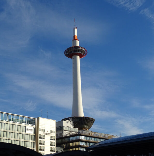 朝の京都タワー