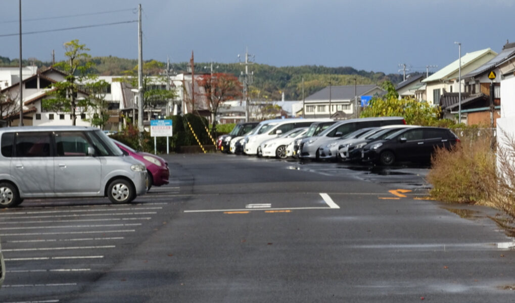 倉吉線跡を倉吉駅方面に歩く