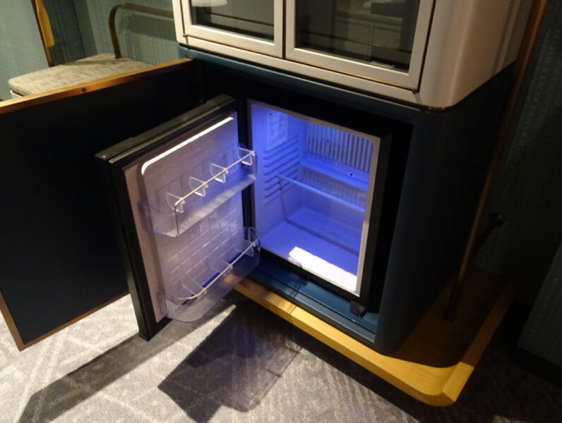 メルキュール京都ステーションのベッドルームの設備・冷蔵庫