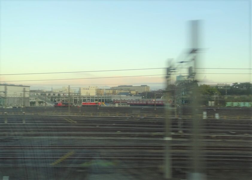 京都鉄道博物館が特急サンダーバード１号から見える