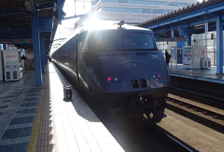 宮崎駅に停車中の特急きりしま９号