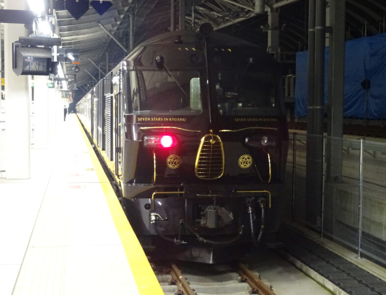 長崎駅に停車中のななつ星