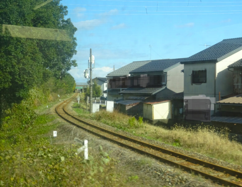 能町駅で貨物線の線路と分岐