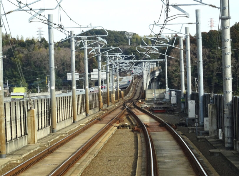 成田湯川駅・成田空港駅方面にある分岐