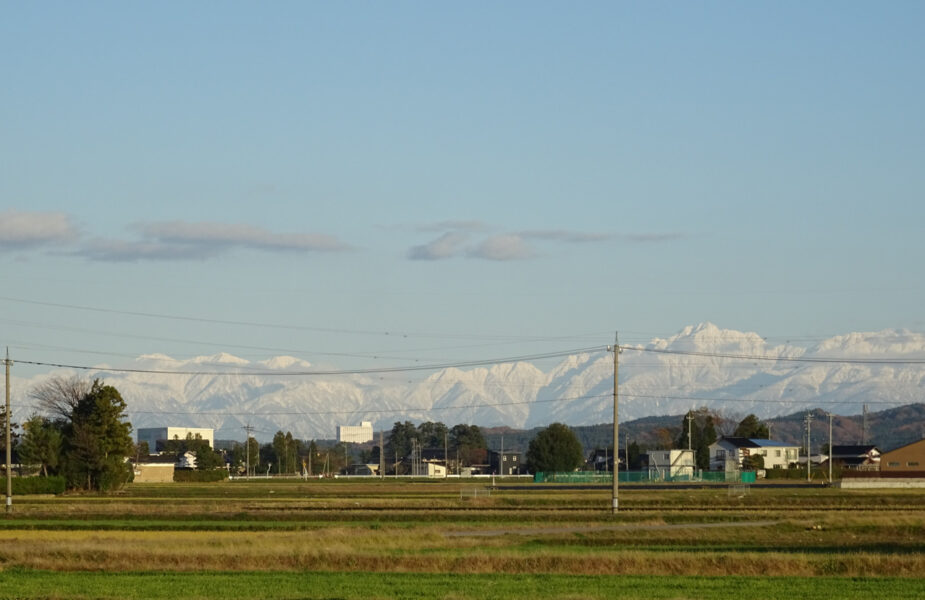 城端線から見える立山連峰