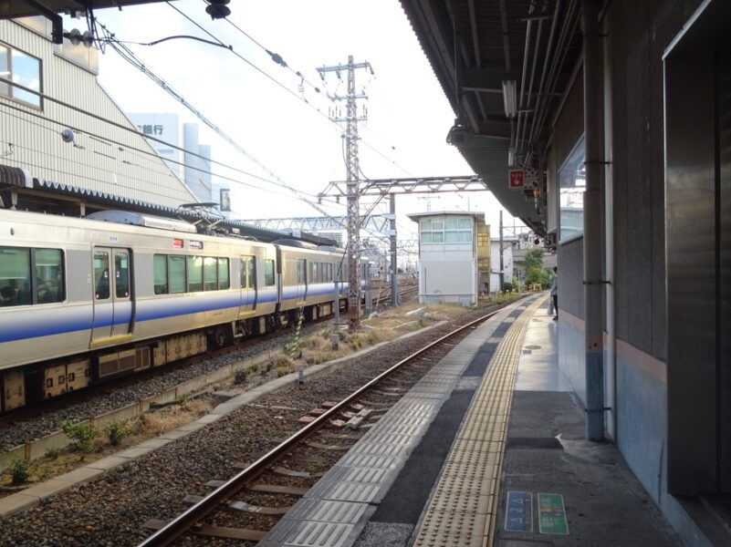 鳳駅の東羽衣支線・東羽衣方面