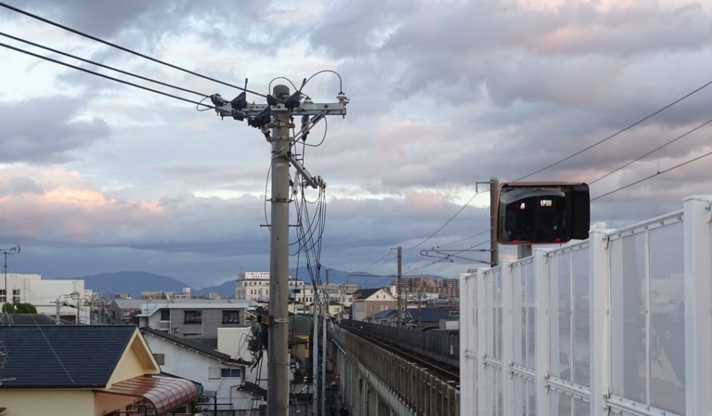 東羽衣駅から鳳駅方面を眺める