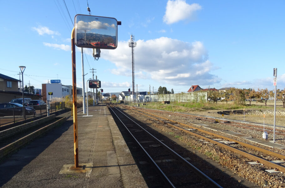 城端駅１番乗り場のホーム