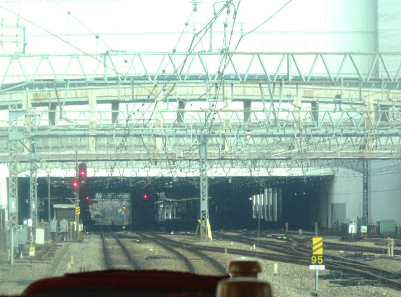 相模大野駅を走行中の特急さがみ７４号