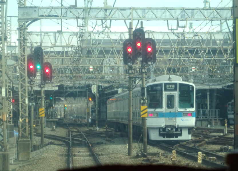 新百合ヶ丘駅の場内信号が青になる