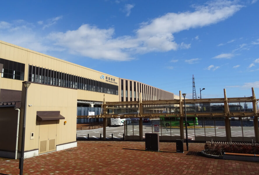 新高岡駅・新幹線側の駅舎