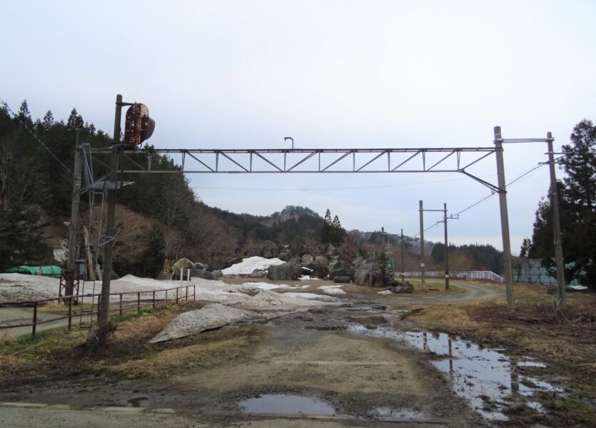 奥羽本線の峠駅・スイッチバック跡地にある峠駅