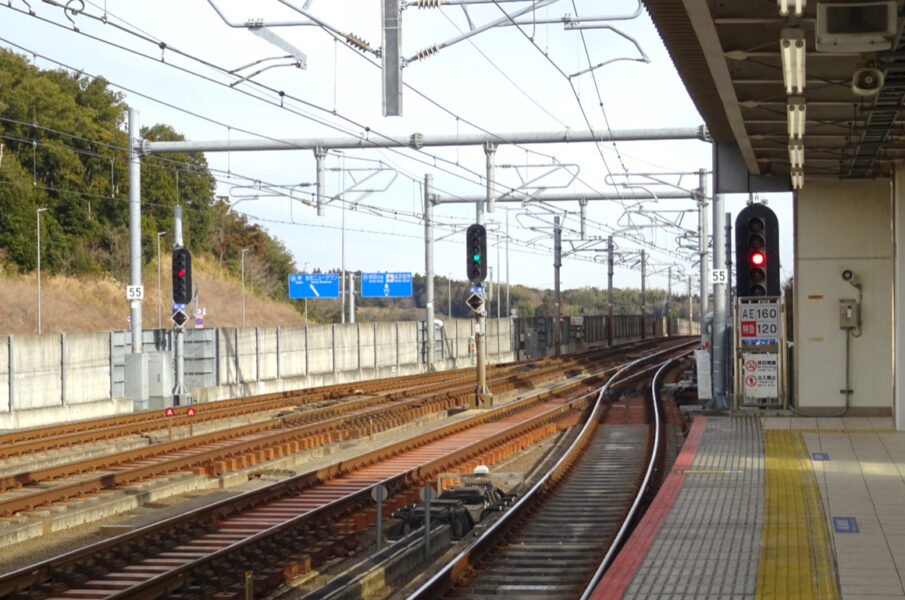 成田湯川駅・成田空港方面の信号機