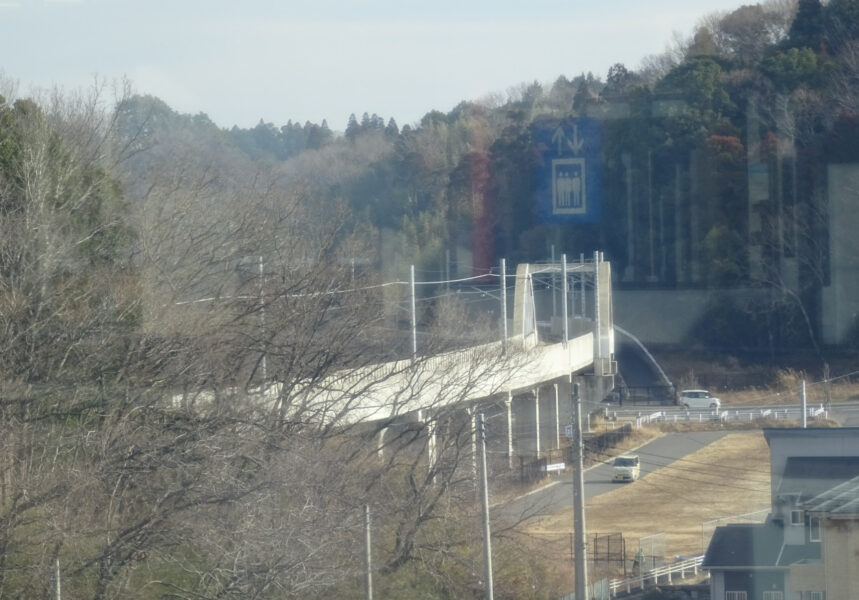 成田湯川駅の上りホームから見える成田線