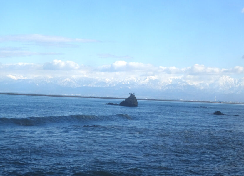 氷見線から見える立山連峰