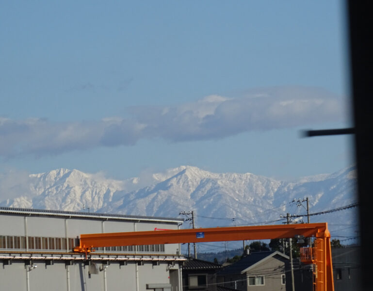 城端線から立山連峰が見える