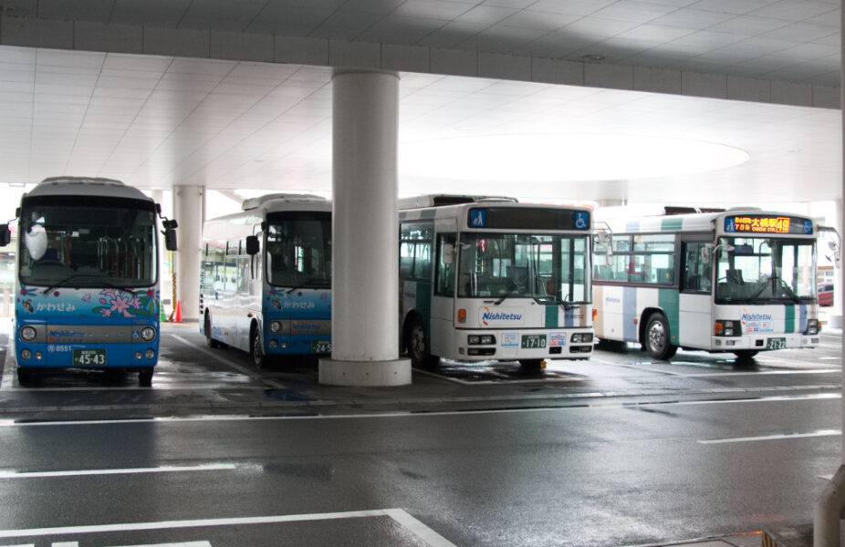 博多南駅に停車中の西鉄バス