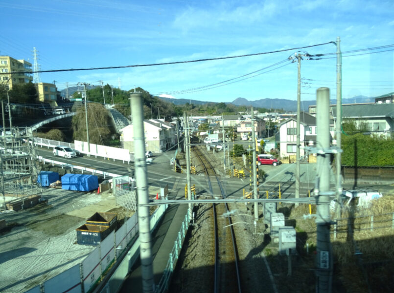 小田急線と交差する大雄山線