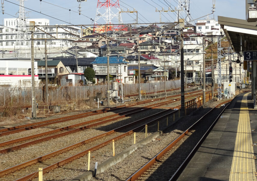 小田急線足柄駅の留置線・新宿方面