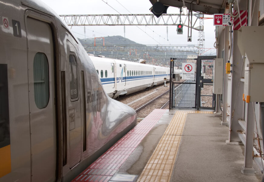 博多南駅から車両基地方面を見る