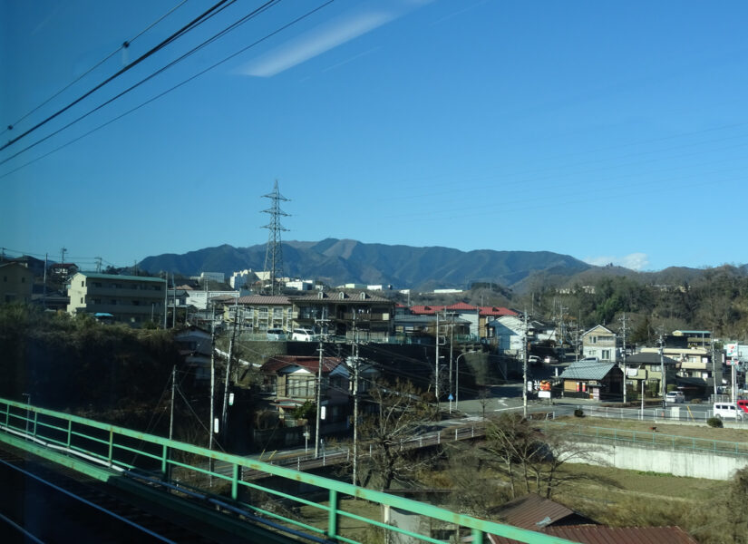 山梨県内を走行中の特急かいじ２３号