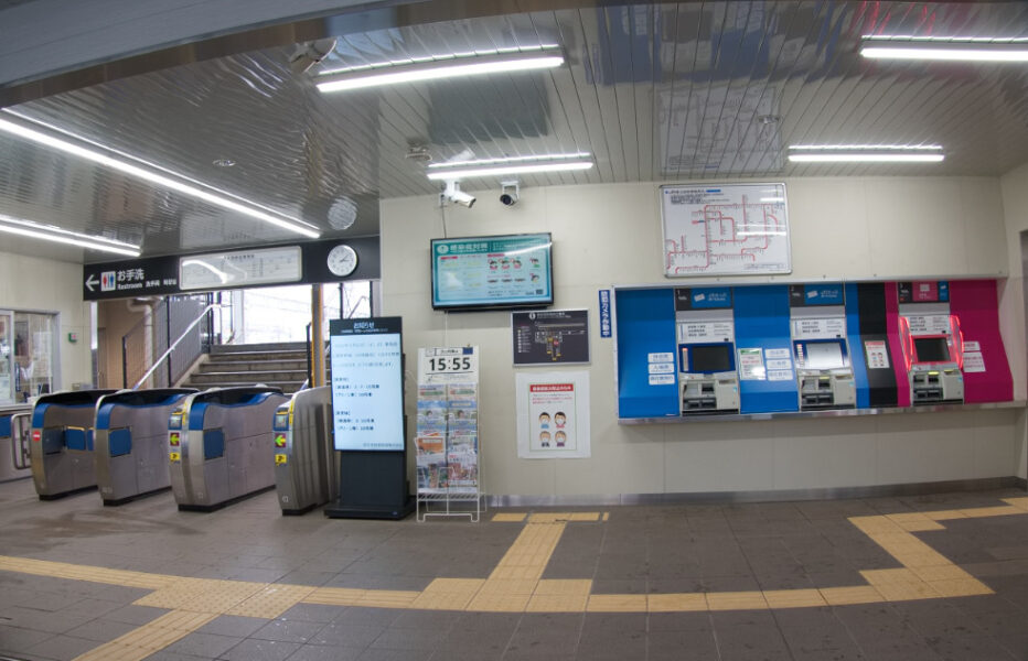 博多南駅の券売機と改札機